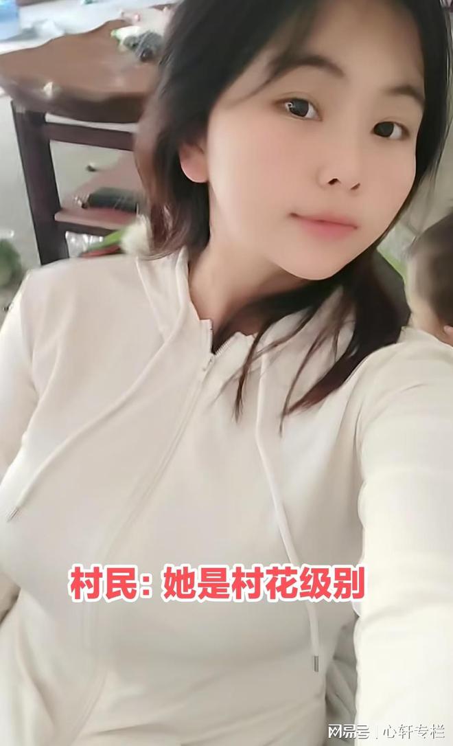 家带小孩长相宛如少女村民：她是村花级别m